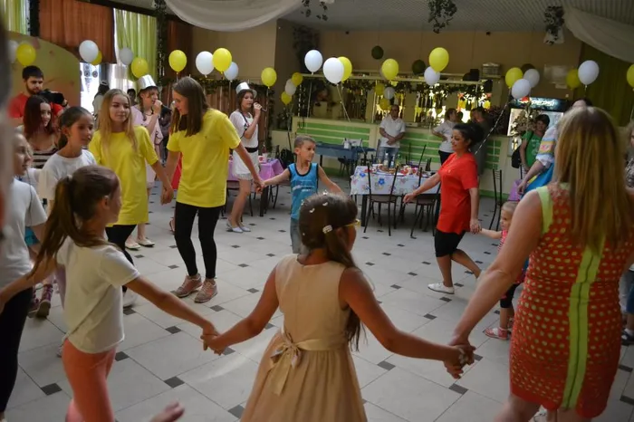 Вместе весело шагать...