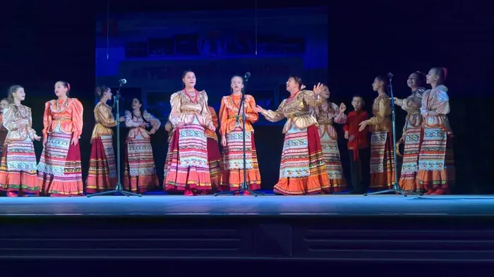 Образцовый художественный коллектив народной песни "Горлица" ДШИ пос. Венцы руководитель Татьяна Ковальская, концертмейстер  Виктор Крысько