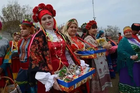 наши коробейники Тамара Усова и Анна Помесячная