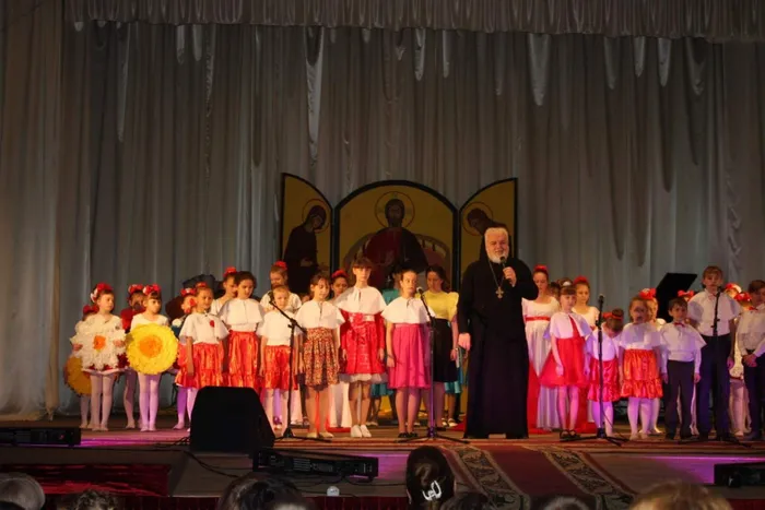 приветственное слово настоятеля Свято- Троицкого храма протоиерея отца Владимира