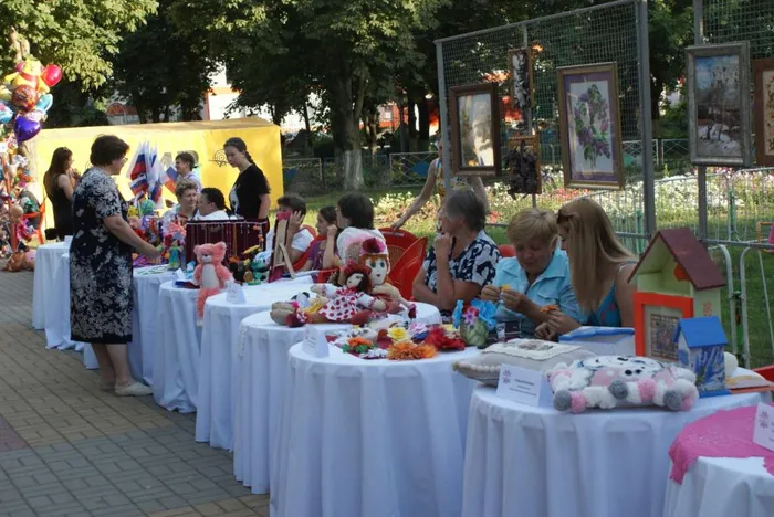Радуга семейного творчества выставка ДПИ