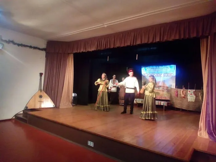 выступление вокального ансамбля Зори МКУ СЦКС Венцы