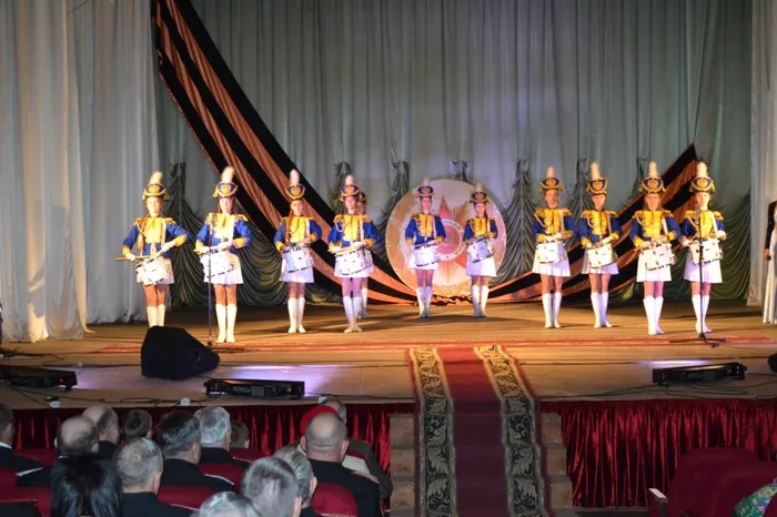 Дефиле барабанщиц школы ╣ 1 г.Гулькевичи