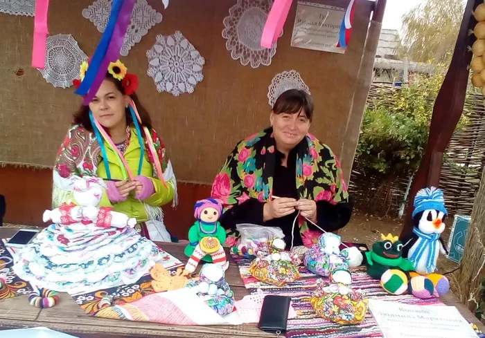 Мастера ДПИ Людмила Коцюба и Наталья Гук