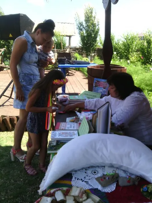 Книжная выставка, подготовленная  библиотекарем Анжеликой Чайкой, сельский дом культуры х. Чаплыгин