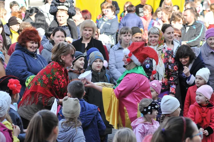 блинами угощаем- здоровья желаем! Олимпийская площадь город Гулькевичи
