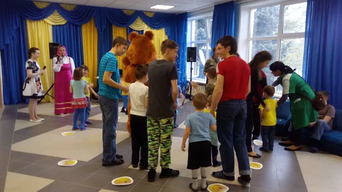 Вместе весело играть несмотря на возраст