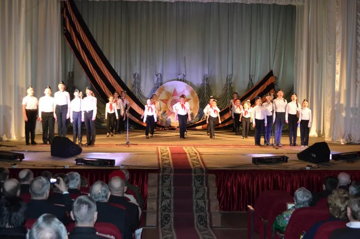 Юные орлята из центра развития творчества детей и юношества