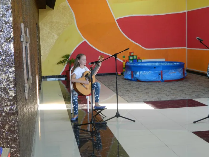 Алина Вейцель, Детская школа искусств