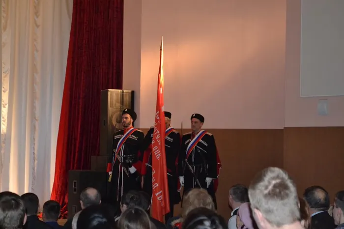 Копия Знамени Победв на подиуме