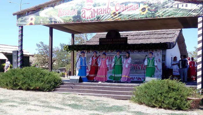 Выступление ансамбля Кубаночка на станичном правлении