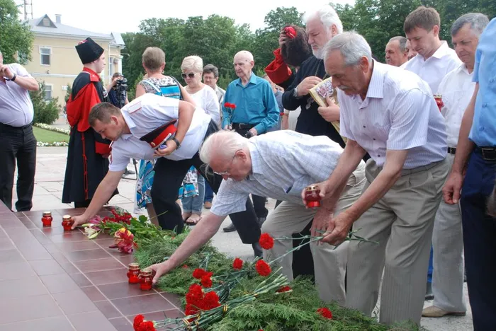 возложение цветов